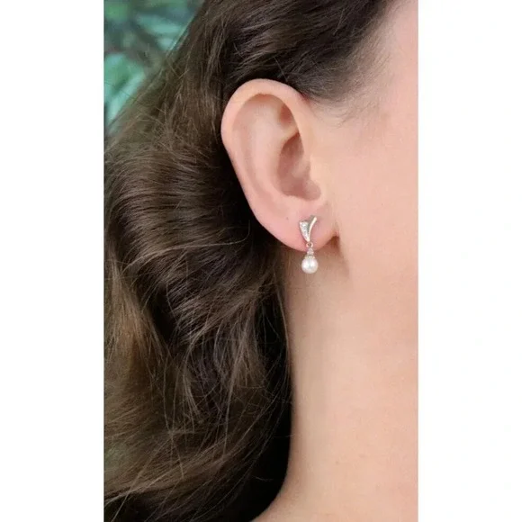 10k Yellow Gold Freshwater Pearl Earrings Dangle Drop - Picture 2 of 9